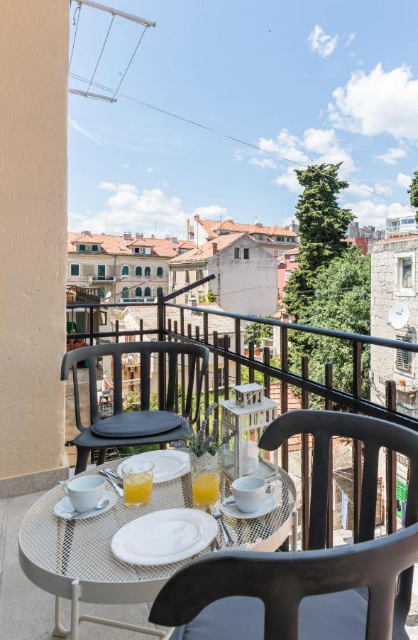 Romantic Apartment With Balcony Split Eksteriør billede