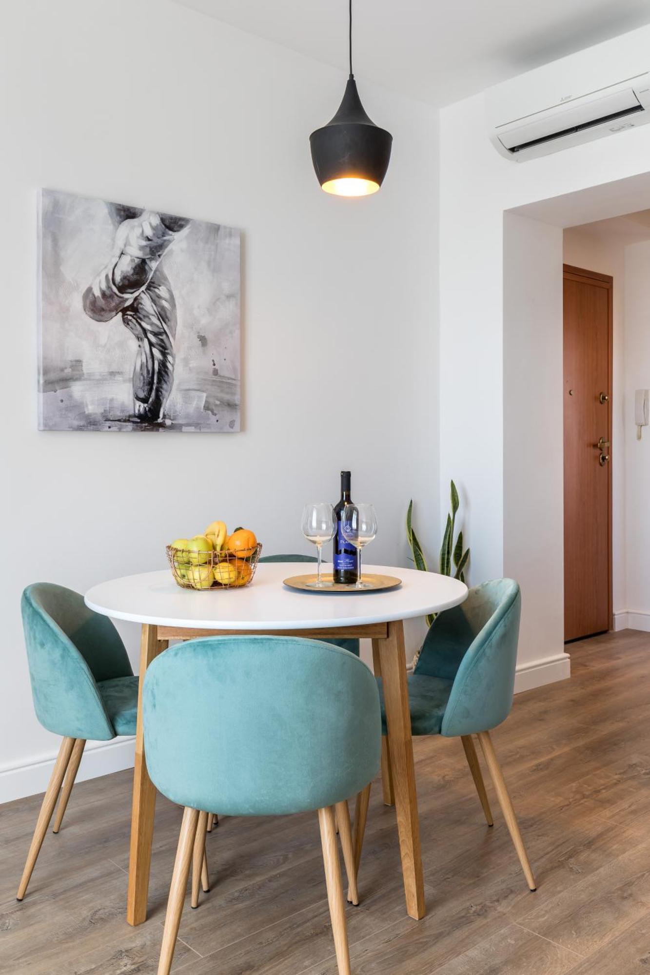 Romantic Apartment With Balcony Split Eksteriør billede